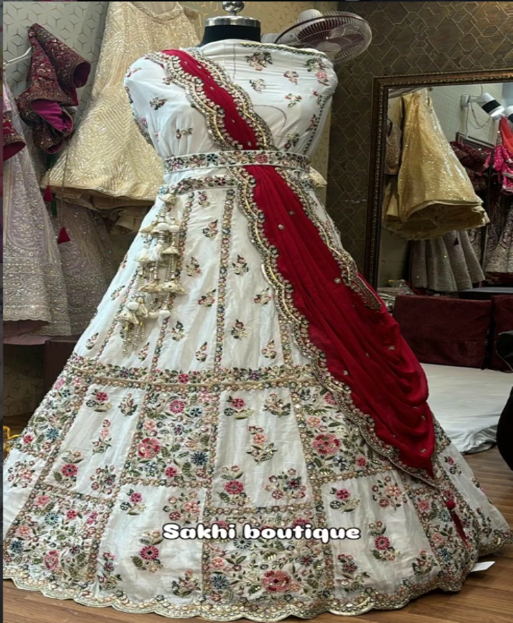 White lahanga Red Duppata