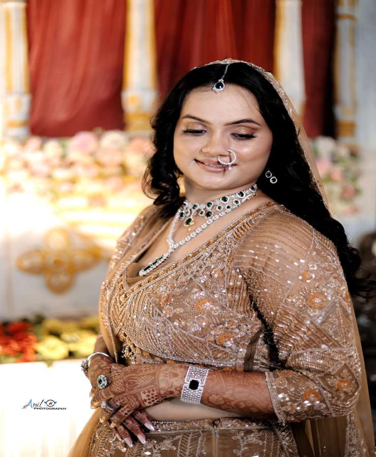 New dark Golden zikzak hand work lahanga 3/4sleeves