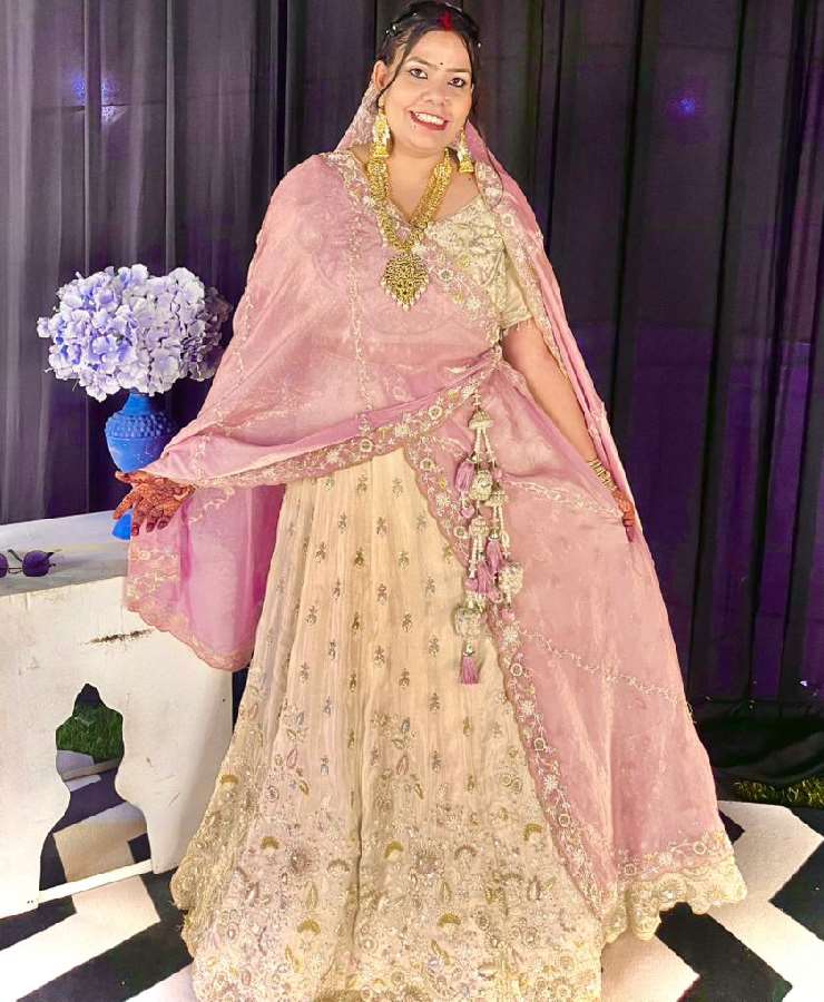 New White lahanga crystal work pink Duppata