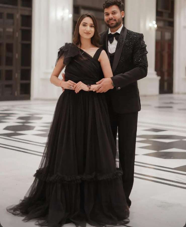 Black net gown one side flower